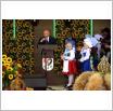 Galeria zdjęć: Korowód i obrzęd dożynkowy. Link otwiera powiększoną wersję zdjęcia.